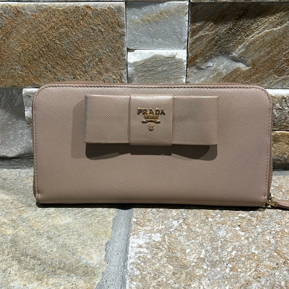 Authentic Prada cameo saffiano full zip bow wallet - Picture 2 of 12